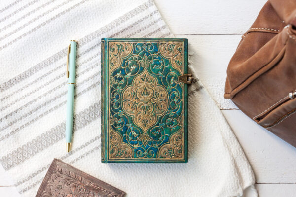 Turquoise Chronicles_Hard-Design